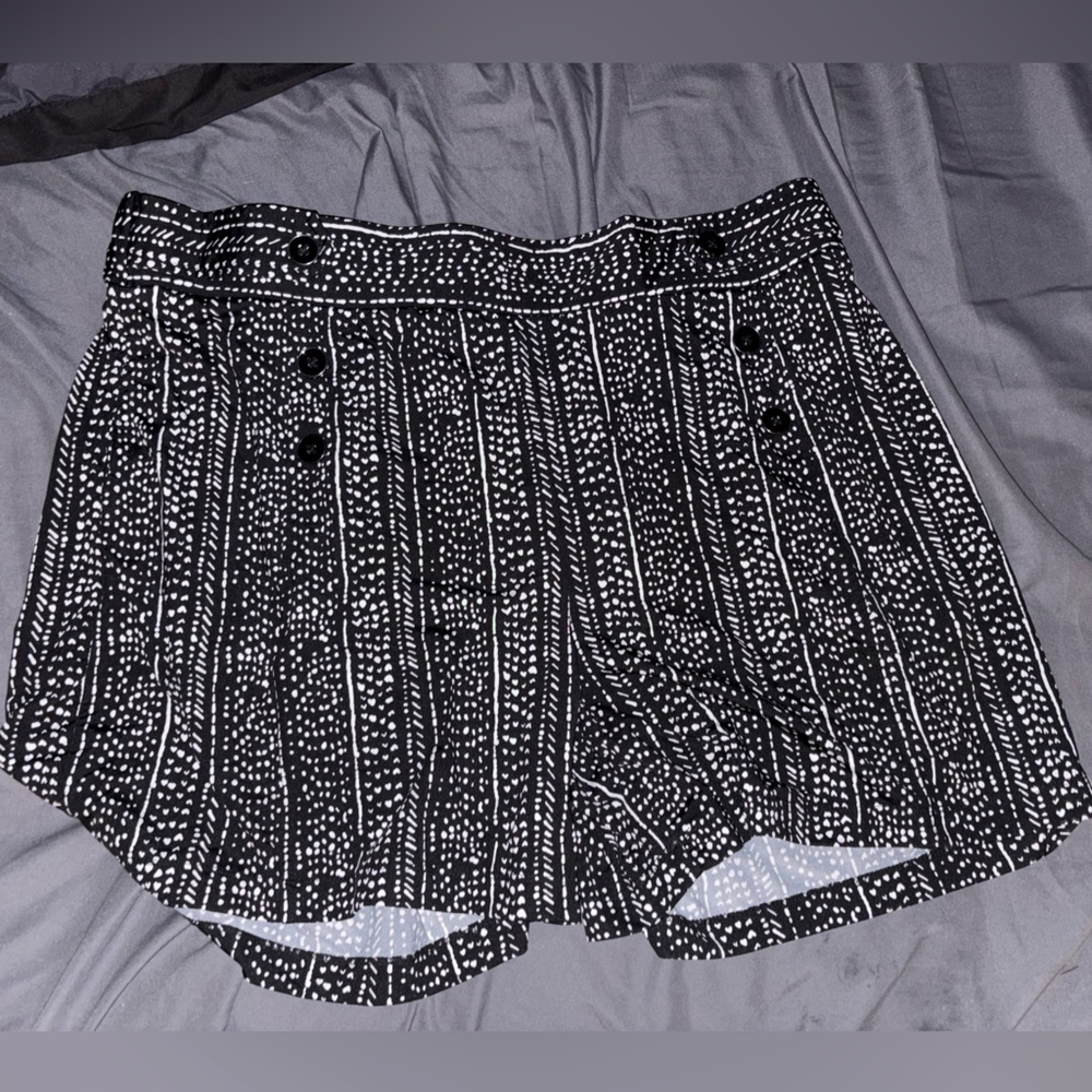Black and white shorts NWOT